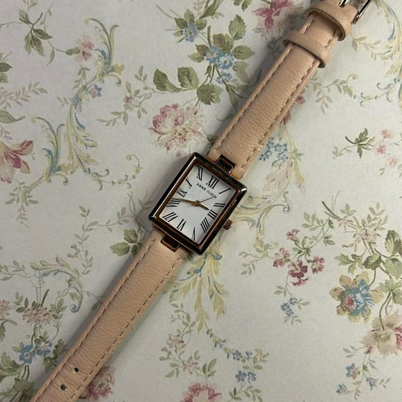 🐞Adorable Baby Pink Leather Band Watch🐞 - Picture 6 of 7